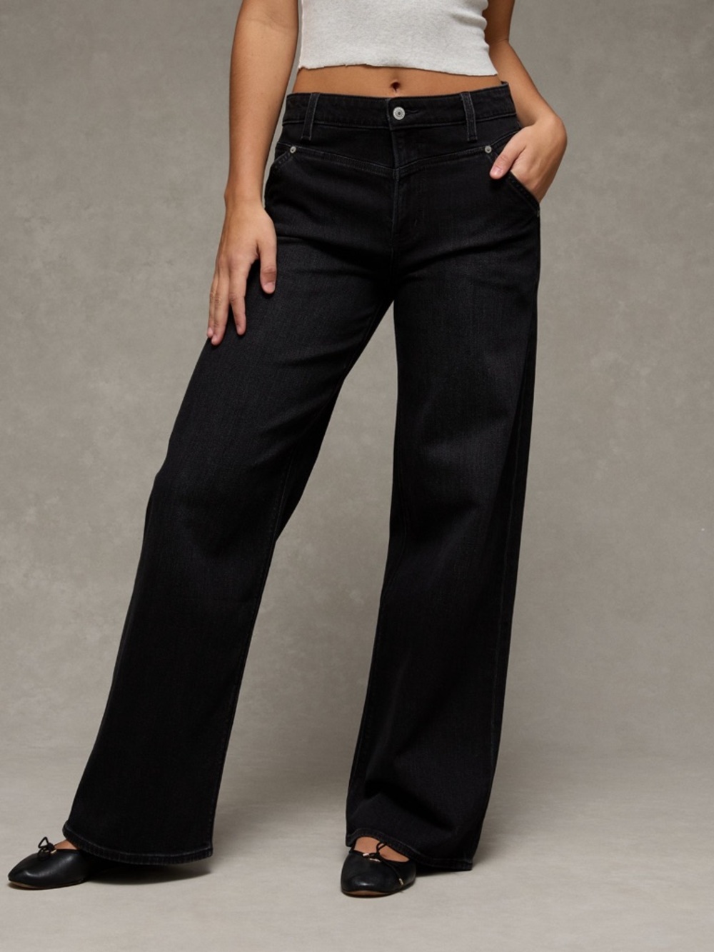 AE Super High-Waisted Baggy Wide-
Leg Jean